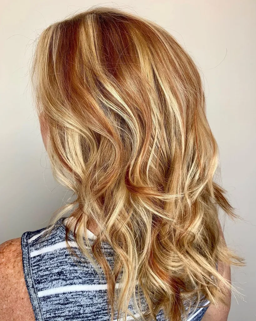 jasny popielaty blond na pomarańczowych włosach' title=