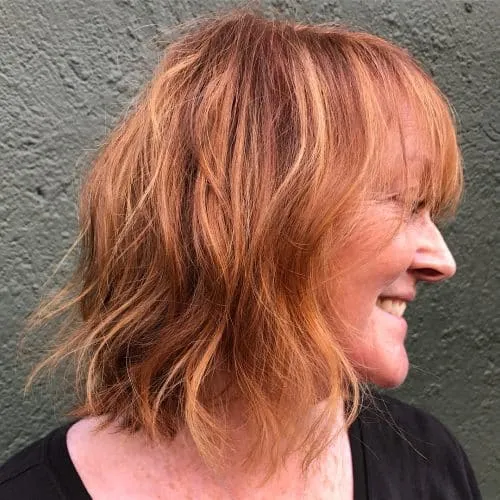 Ljusrött hår med gyllene blonda höjdpunkter' title=