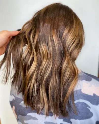 Hints of Caramel Color and Golden Blonde Hue on Light Brown Hair