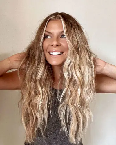 Trendy Beach Waves with a Money Piece