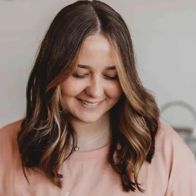 Simple Money Piece for a Round Face Shape