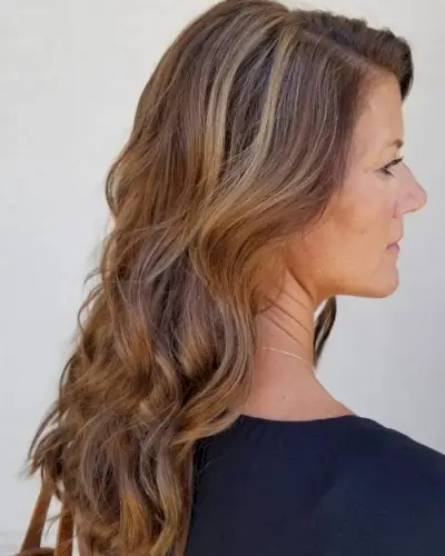 Natural-Looking Lowlights for Chestnut Brown Hair