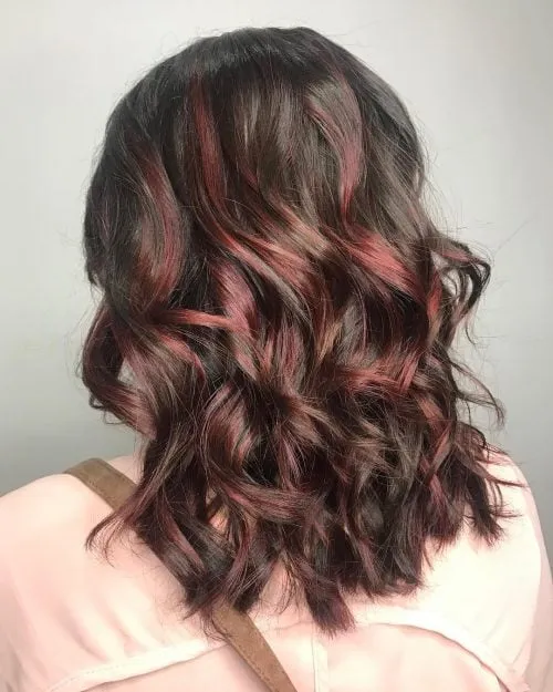 Nejsvůdnější mahagonový melír na hnědých vlasech' title=