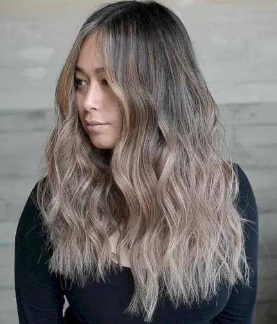 Mid-Long Mushroom Bronde Ombre Balayage Hair with Money Piece and Beach Waves