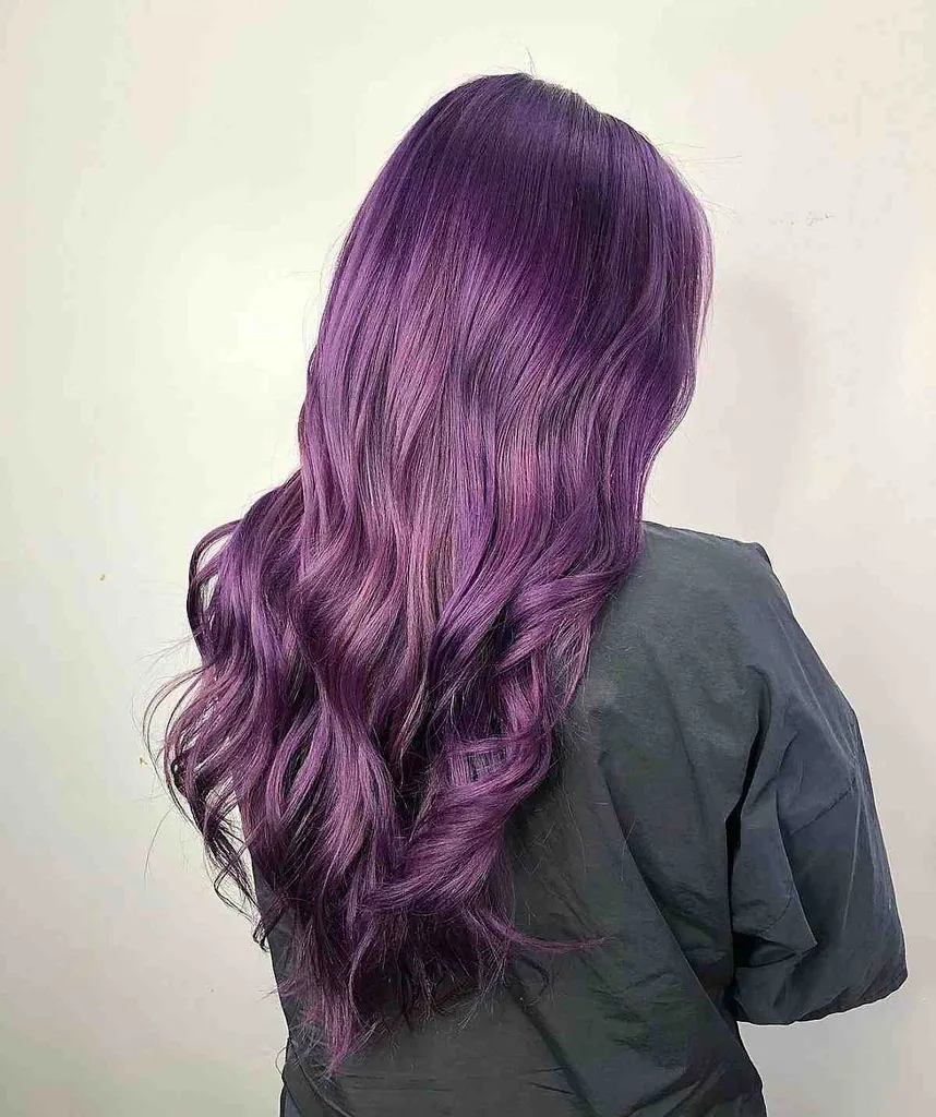 Cabelo roxo com tonalidade rosa' title=