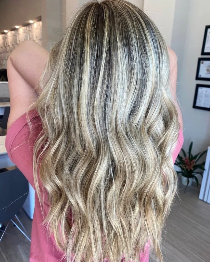 Dimensionaal champagneblond haar' title=