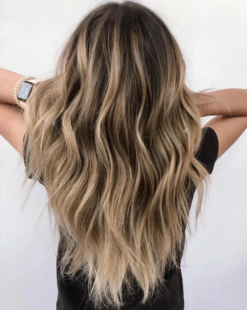 Champagneblond op donkerbruin haar' title=