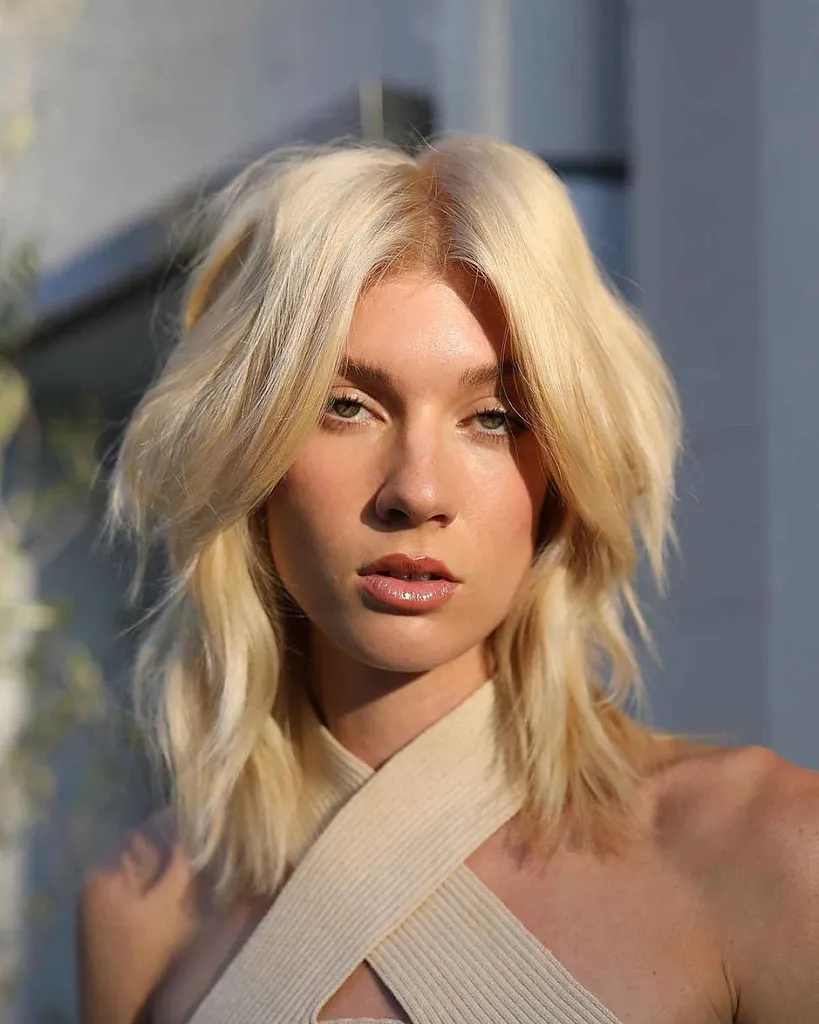 2026년 최고의 금발 머리 색깔 아이디어 54개' title=