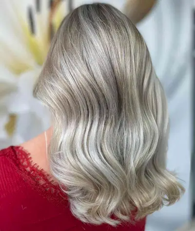 Gorgeous Blonde Hair with Platinum Blonde Highlights