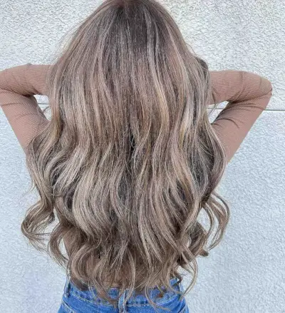 Sandy bronde balayage