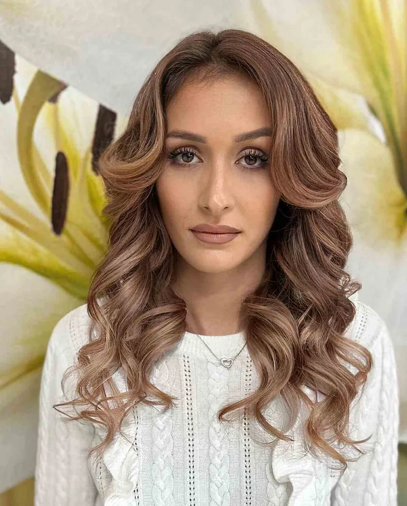 Stredne hnedá s ružovým odtieňom' title=