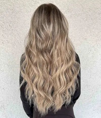 Multi-Tonal Dimensional Dishwater Blonde Hair