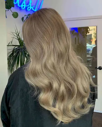 Warm Dishwater Mousy Blonde Hair