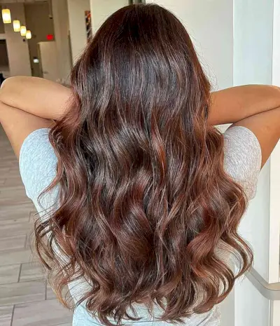 Herre med brunt hår: Ansiktet har en kobberrefleksjon, og det er 25 måter å få det til