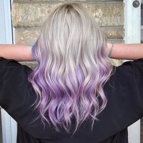 Ombre no pelēkas līdz sudrabaini purpursarkanai' title=