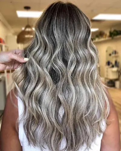 Long Wavy Y2k Light Ash Blonde Highlights with Dark Base