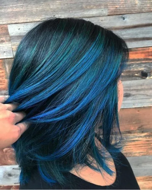 Los 22 looks de color de cabello negro azul más sorprendentes de 2025