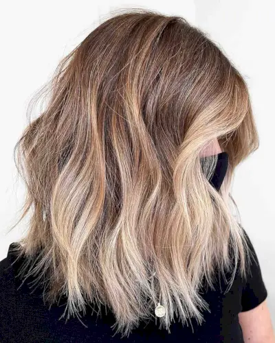 wavy hair with champagne blonde highlights