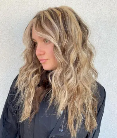 Chunky blonde highlights for brunettes