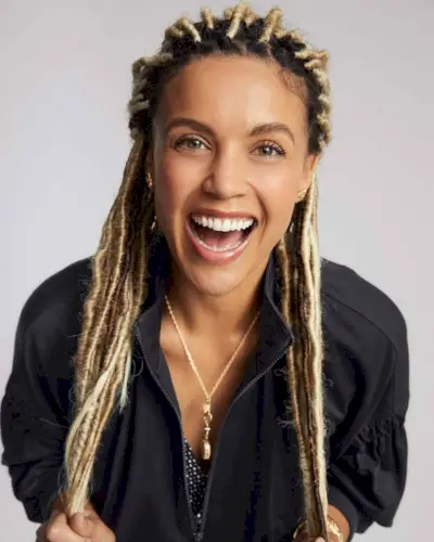 auburn hair with light blonde highlights