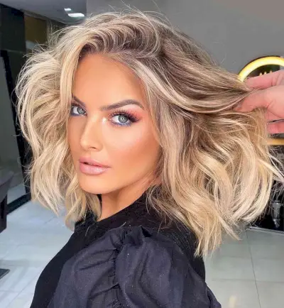 38 השתקפויות בלונדיניות בהירות לפן מבריק בשנת 2024