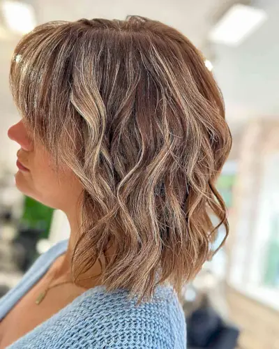 Shoulder-Grazing Caramel Balayage Lob with Bottleneck Bangs