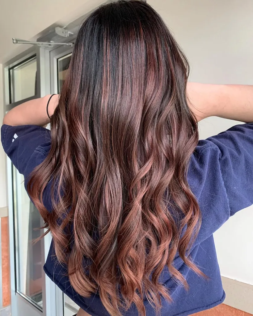 Nuance de cheveux châtains auburn' title=