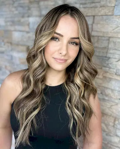 Warm Blonde Balayage Highlights with Dark Roots for Long Waves