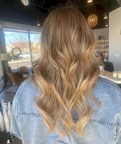 Warm-Toned Light Brown and Blonde Balayage with Mid-Length Waves