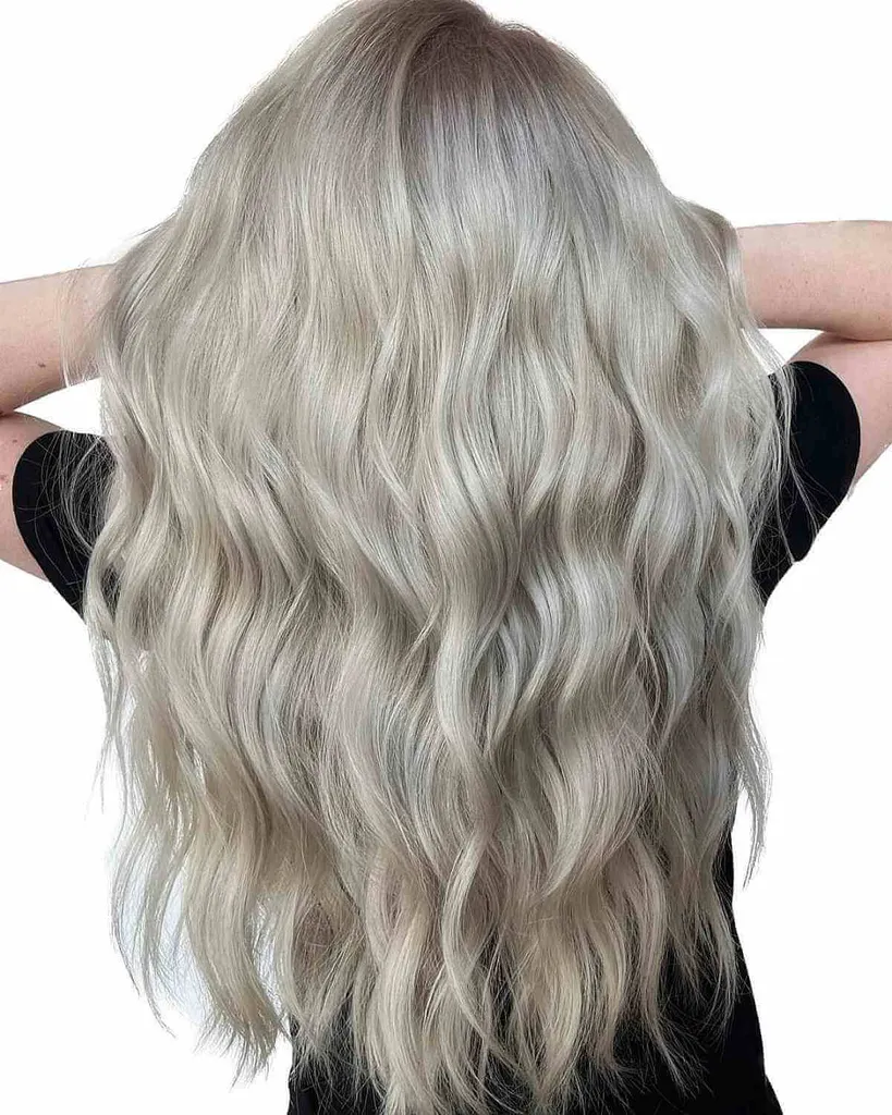 Eisige, platinblonde Haarfarben' title=