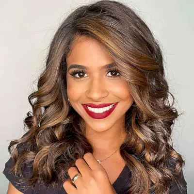 Modern Sweeping Fringe on Medium-Length Curled Hairstyle