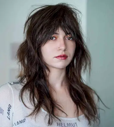 50 moderních účesů pro ženy v roce 2024