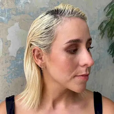 Collarbone-Length Side Part Wet Look with Choppy Ends