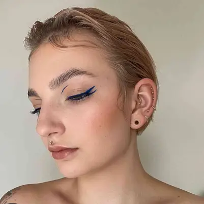 Effortless Wet Look on Short Hair