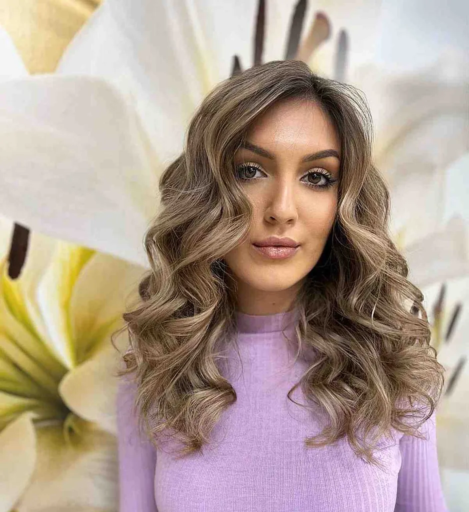 Ash Brown Balayage s hlbokou mimostredovou bočnou časťou' title=