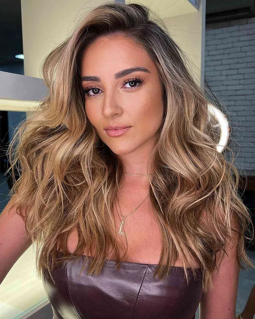 Hlboká bočná časť a rozstrapkané voľné vlny' title=