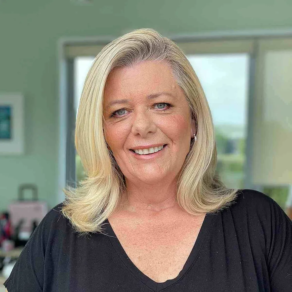 Hlboká bočná časť a zahnuté konce pre ženy nad 60 rokov' title=