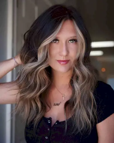 Choppy Medium-Length Hair with Money Pieces for Long Faces