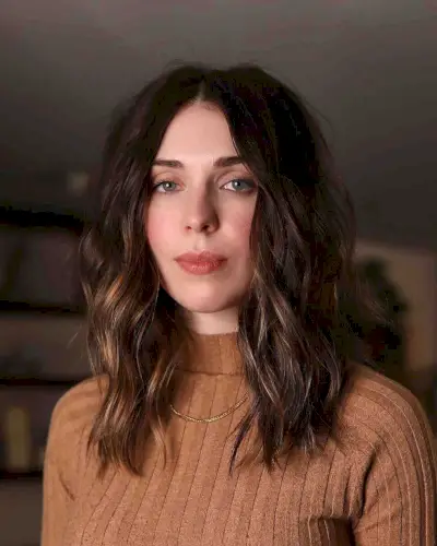 Amazing Undone Style on Medium Choppy Hair for Long Face Shapes