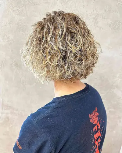 Short Layered Body Wave Perm Blonde Hair 