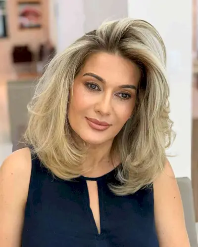 Casual Feminine Mid-Length Chop with a Side Part Hairstyle