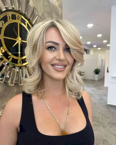 Casual Sweeping Blonde Shoulder-Length Hair for girls with straight hair