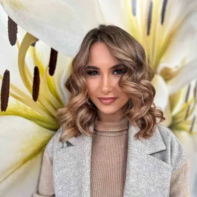 Gorgeous Mid-Length Curled Hair for Heart Face Shapes