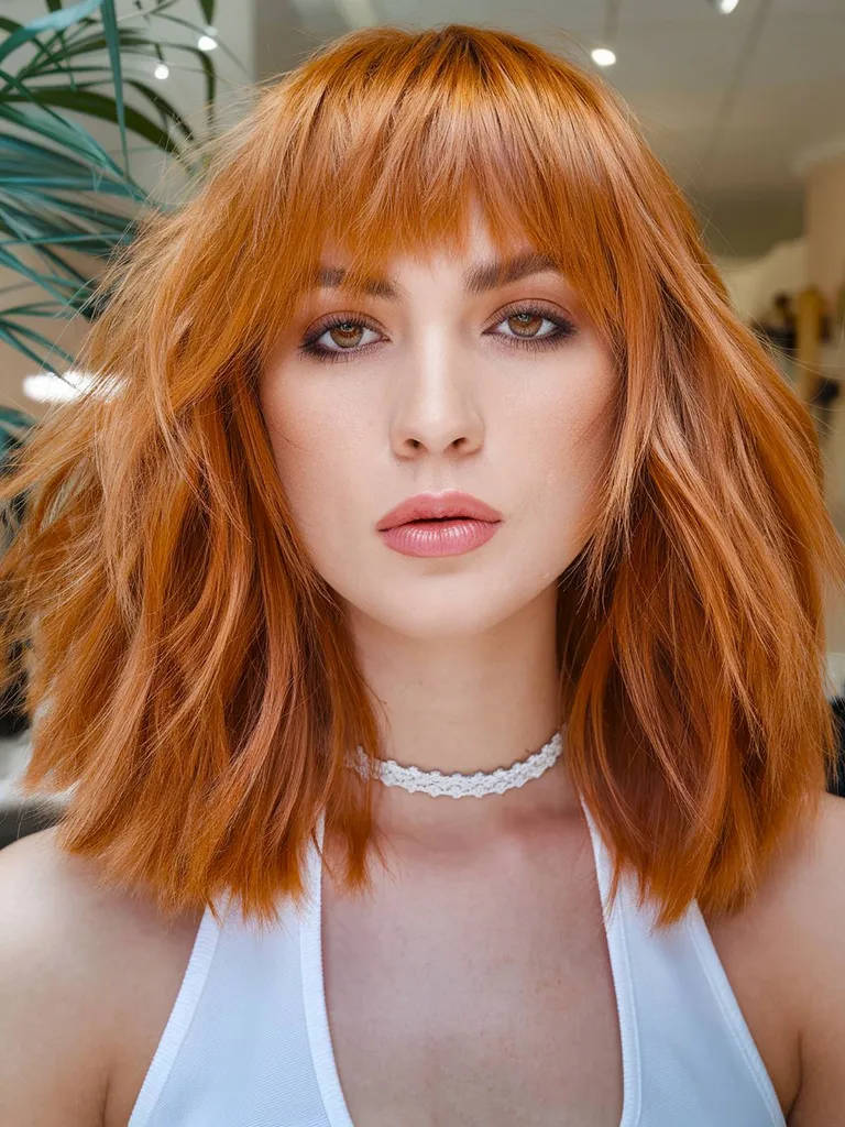 Ustylet myk shag-hårklipp med rufsete lag' title=