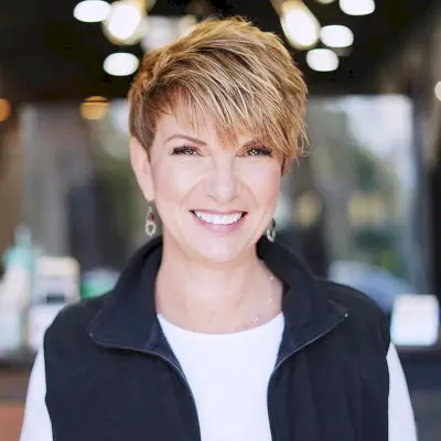 29 29 androgeninis pjūvis su šiuolaikiška tendencija