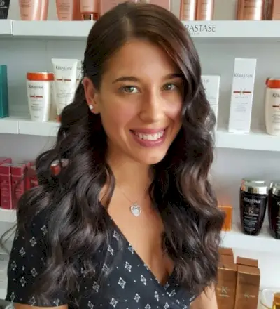 Elegant and Sexy Side-Sweep with Soft Waves