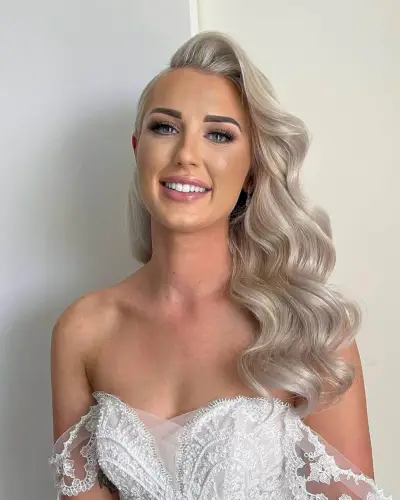 Dashing Long Wavy Hair Swept to the Side