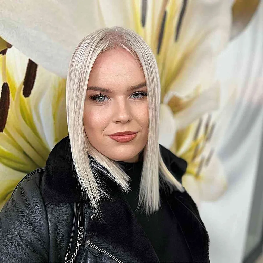 Isblond sløvt klipp for tynnende hår og kvinner med rundere ansiktsformer' title=