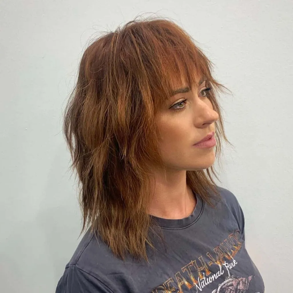 Vakre teksturerte topper for damer med tynt hår' title=