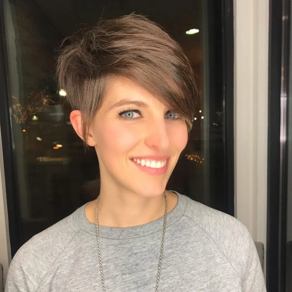 Cheveux courts impertinents et sexy' title=